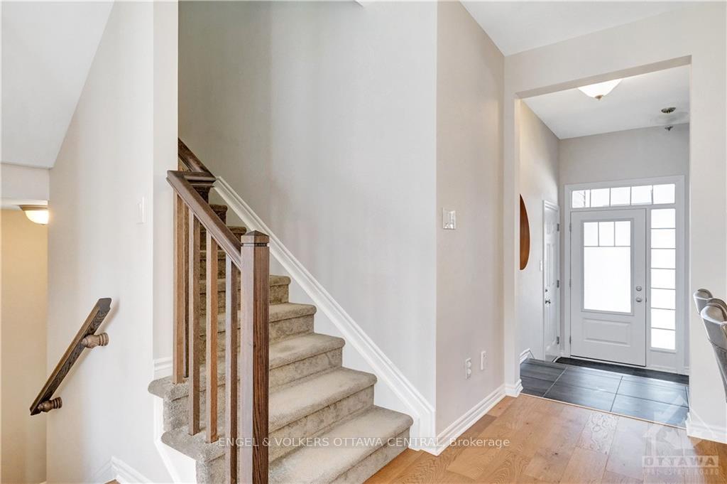 Photo 3 of 526 Cope Drive, Ottawa, Kanata - Emerald Meadows/Trailwest — HOMEH