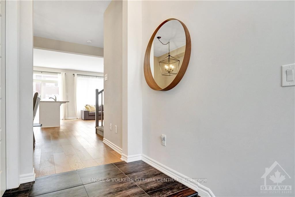 Photo 4 of 526 Cope Drive, Ottawa, Kanata - Emerald Meadows/Trailwest — HOMEH