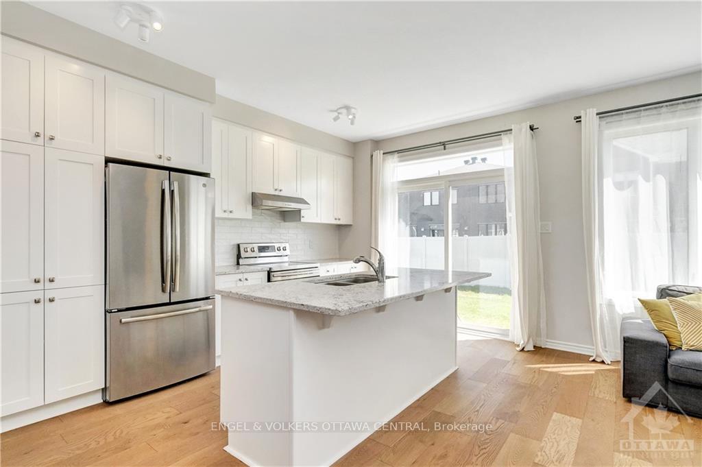 Photo 12 of 526 Cope Drive, Ottawa, Kanata - Emerald Meadows/Trailwest — HOMEH