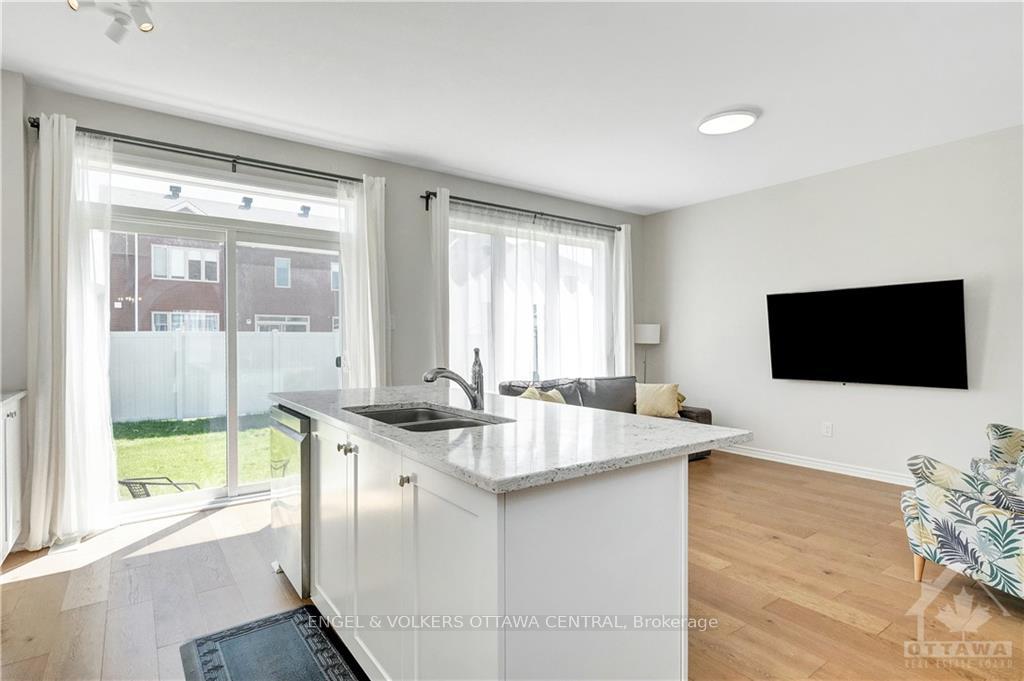 Photo 13 of 526 Cope Drive, Ottawa, Kanata - Emerald Meadows/Trailwest — HOMEH