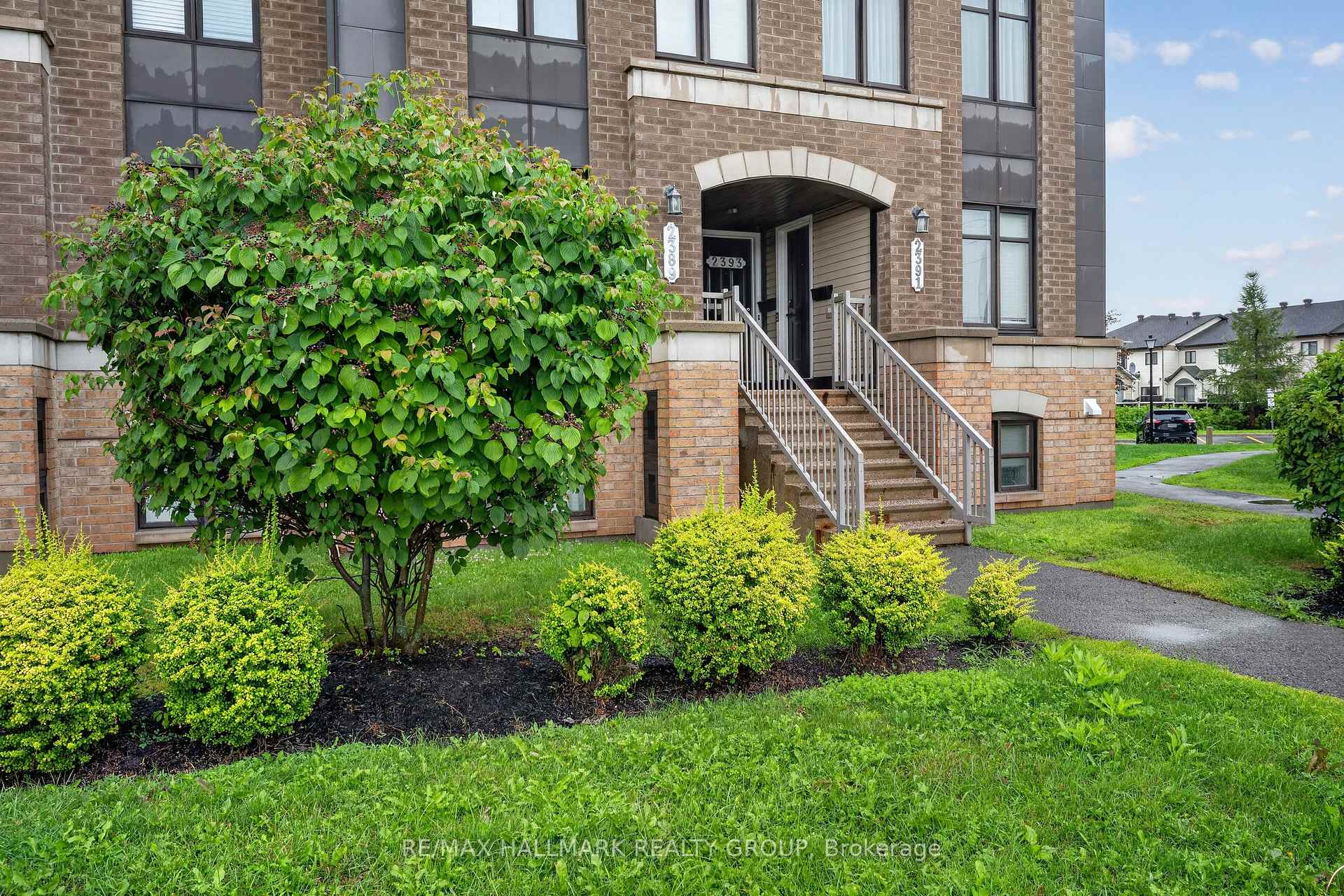 Photo 4 of 2387 Esprit Drive, Ottawa, Avalon East — HOMEH