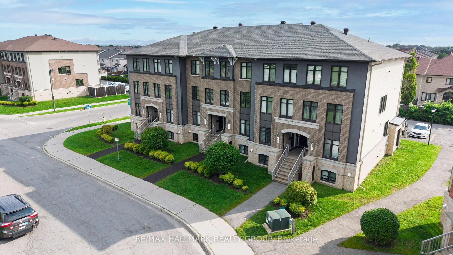Photo 2 of 2387 Esprit Drive, Ottawa, Avalon East — HOMEH