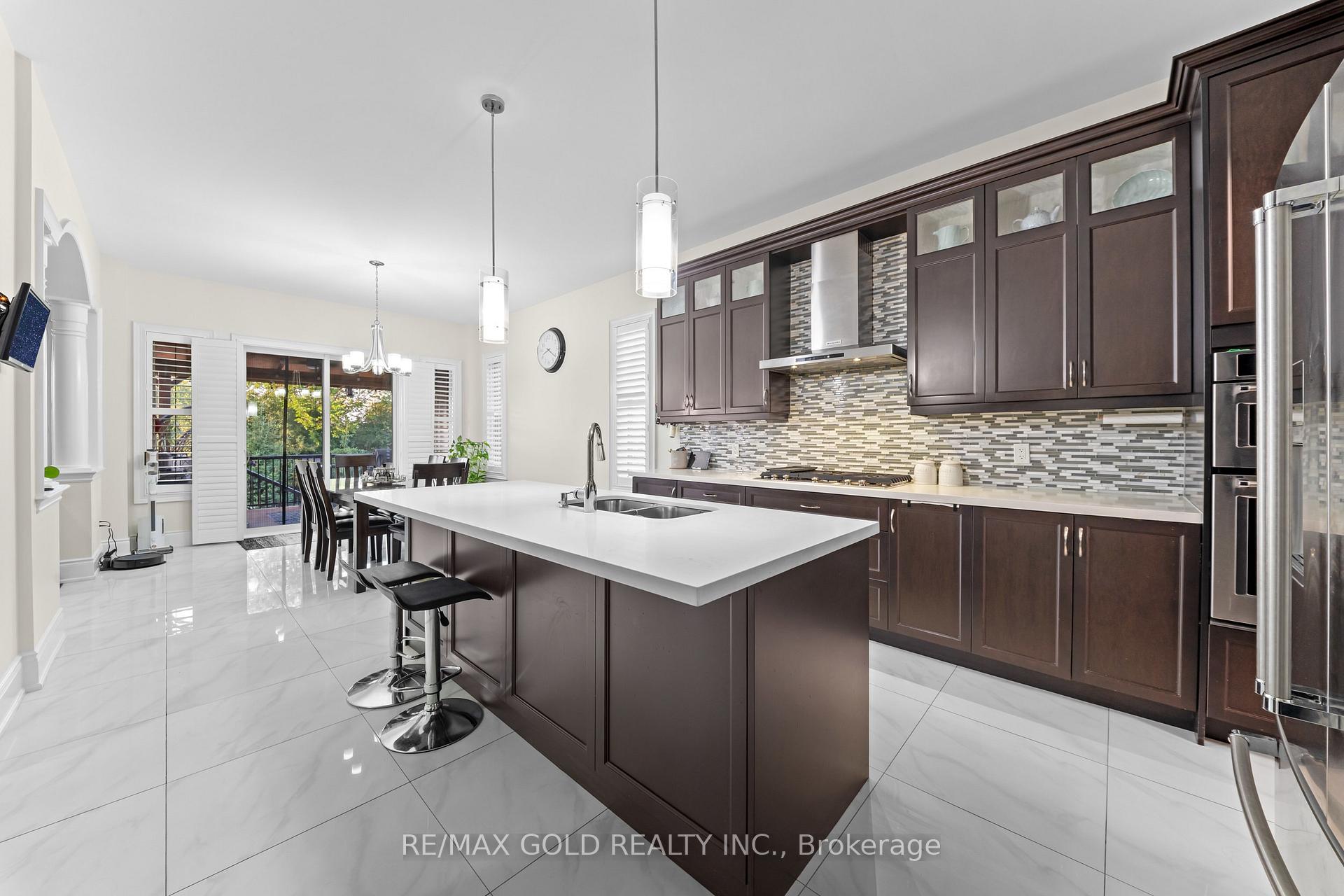 Photo 9 of 26 Spain Crescent, Brampton, Toronto Gore Rural Estate — HOMEH