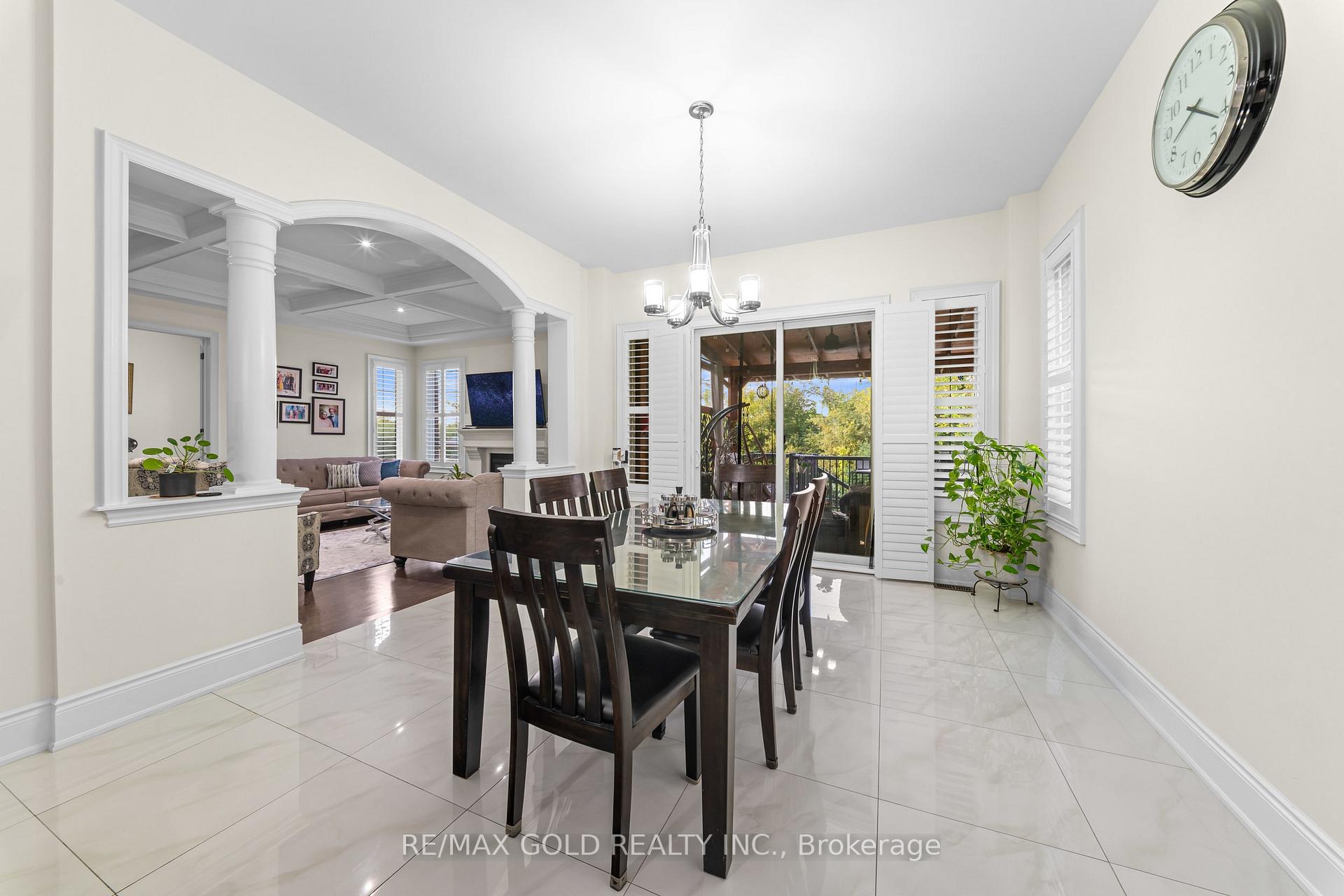 Photo 10 of 26 Spain Crescent, Brampton, Toronto Gore Rural Estate — HOMEH