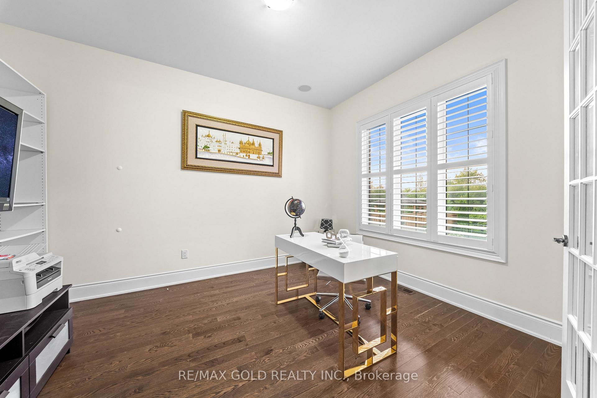 Photo 14 of 26 Spain Crescent, Brampton, Toronto Gore Rural Estate — HOMEH