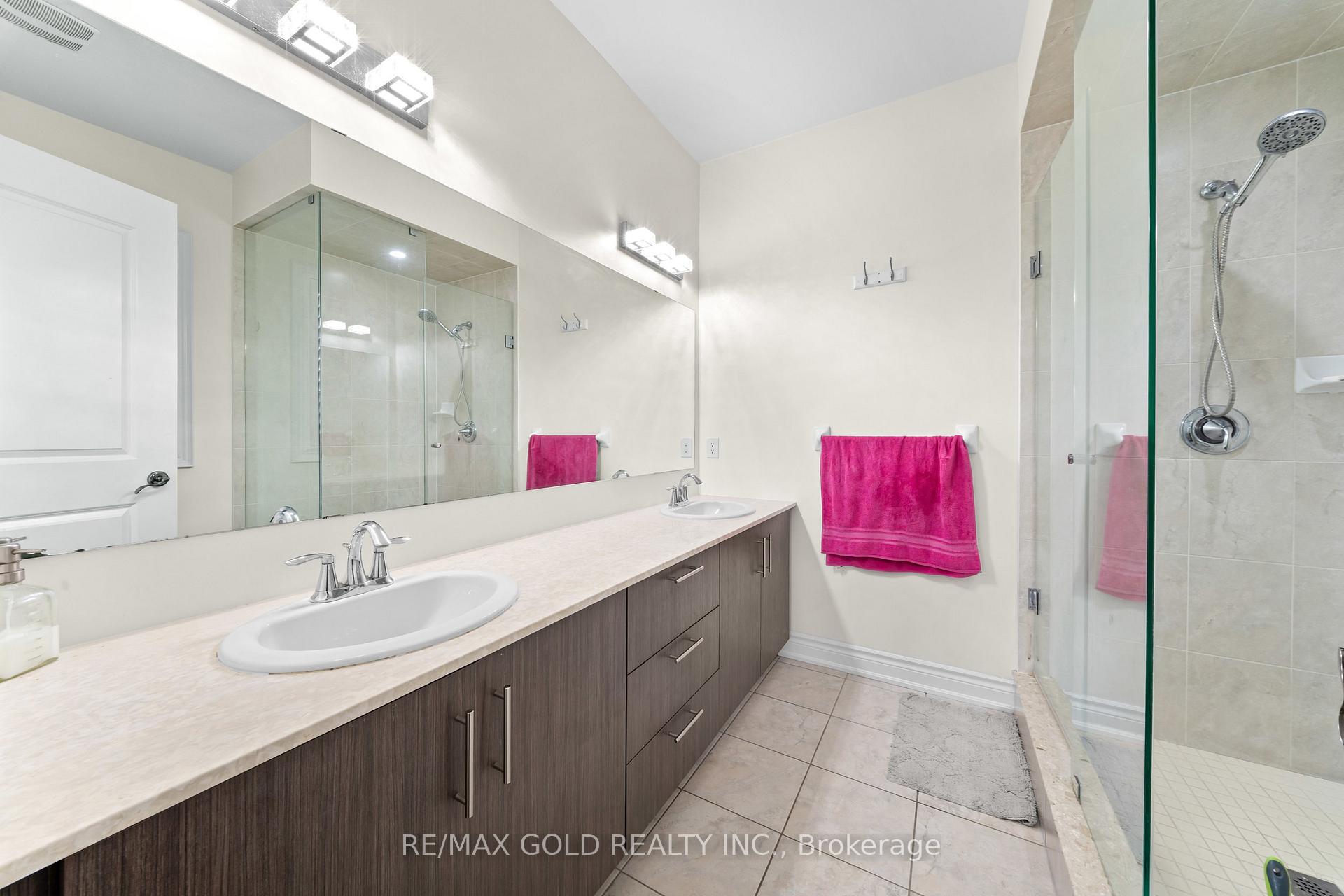 Photo 21 of 26 Spain Crescent, Brampton, Toronto Gore Rural Estate — HOMEH