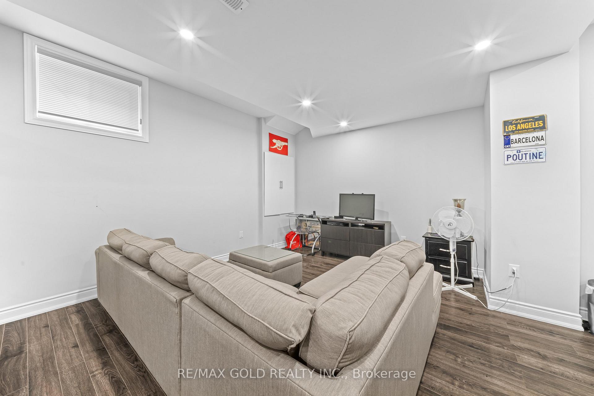 Photo 28 of 26 Spain Crescent, Brampton, Toronto Gore Rural Estate — HOMEH