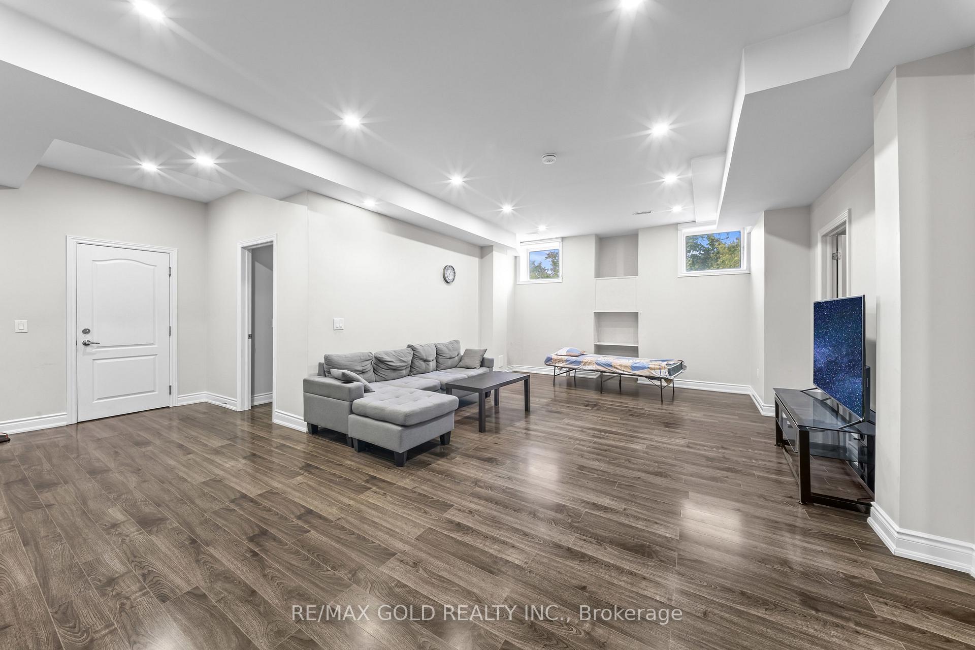 Photo 30 of 26 Spain Crescent, Brampton, Toronto Gore Rural Estate — HOMEH