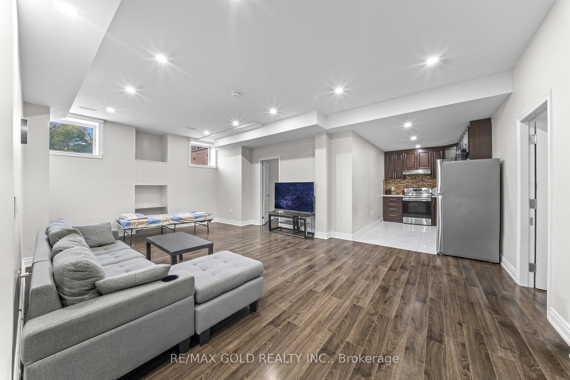 Photo 31 of 26 Spain Crescent, Brampton, Toronto Gore Rural Estate — HOMEH