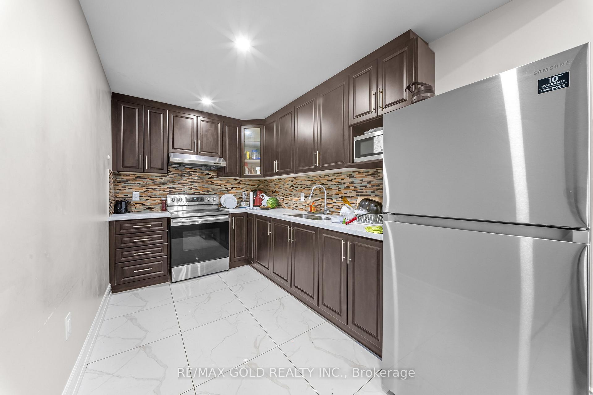 Photo 32 of 26 Spain Crescent, Brampton, Toronto Gore Rural Estate — HOMEH