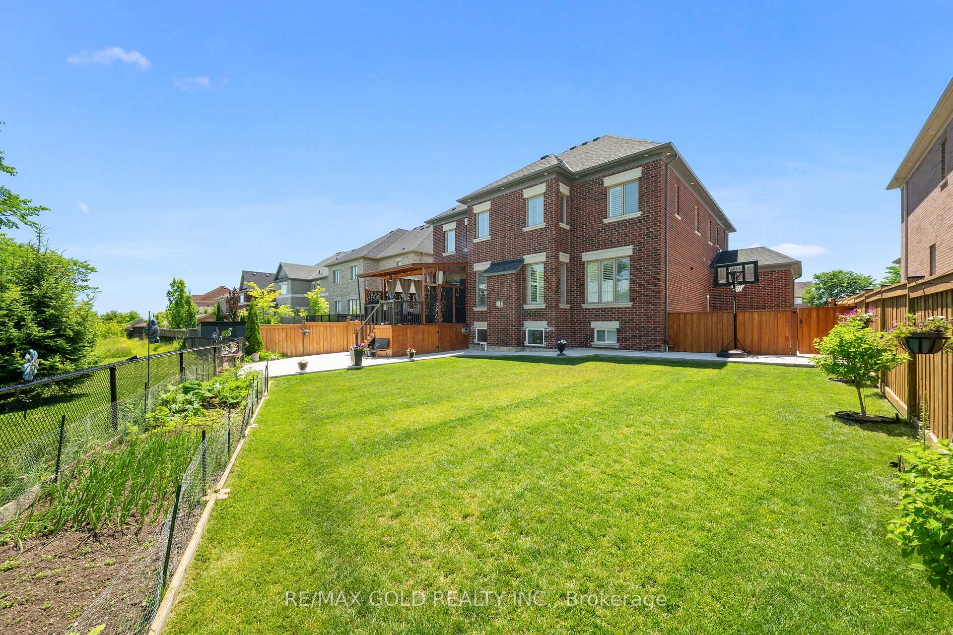 Photo 40 of 26 Spain Crescent, Brampton, Toronto Gore Rural Estate — HOMEH