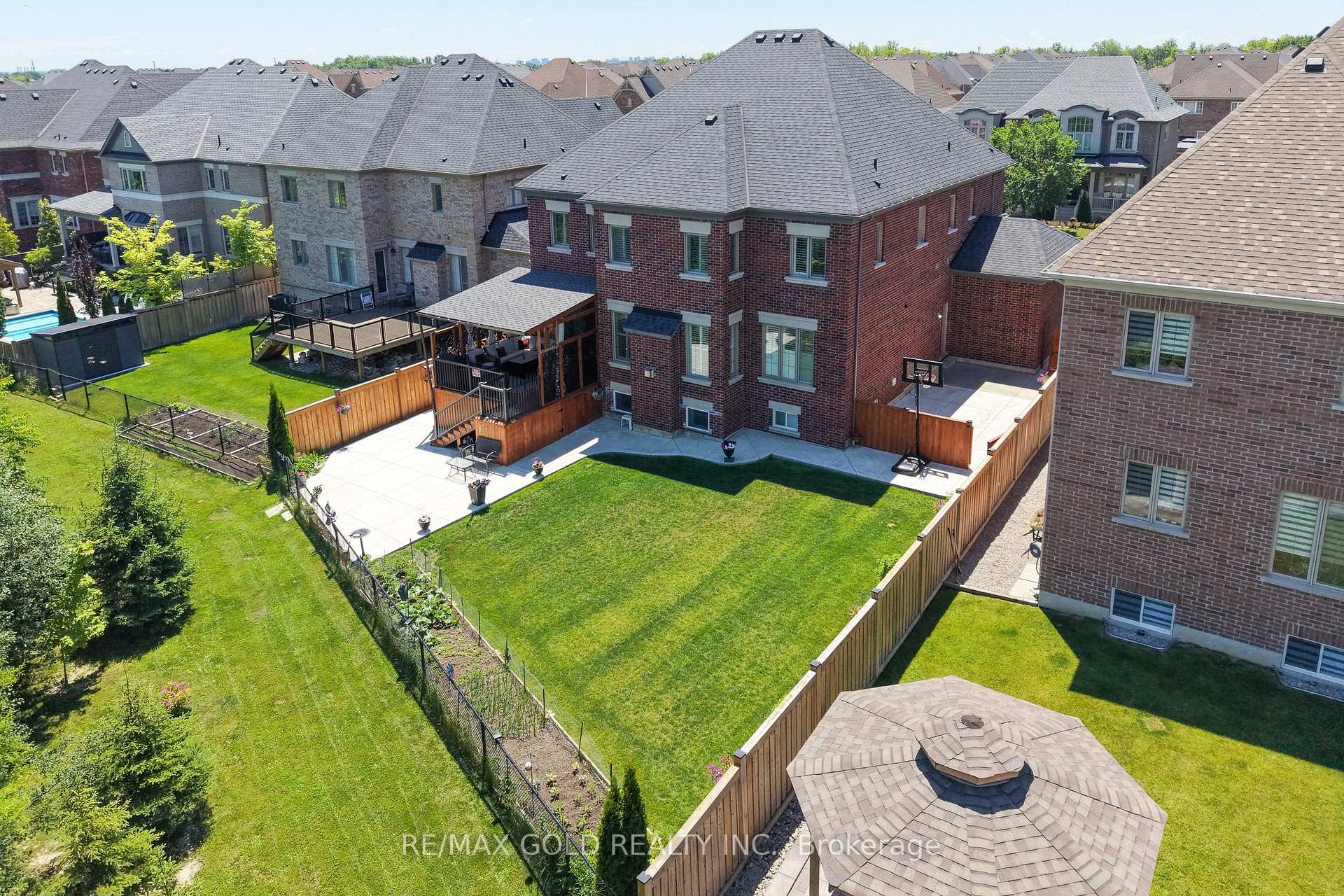 Photo 41 of 26 Spain Crescent, Brampton, Toronto Gore Rural Estate — HOMEH