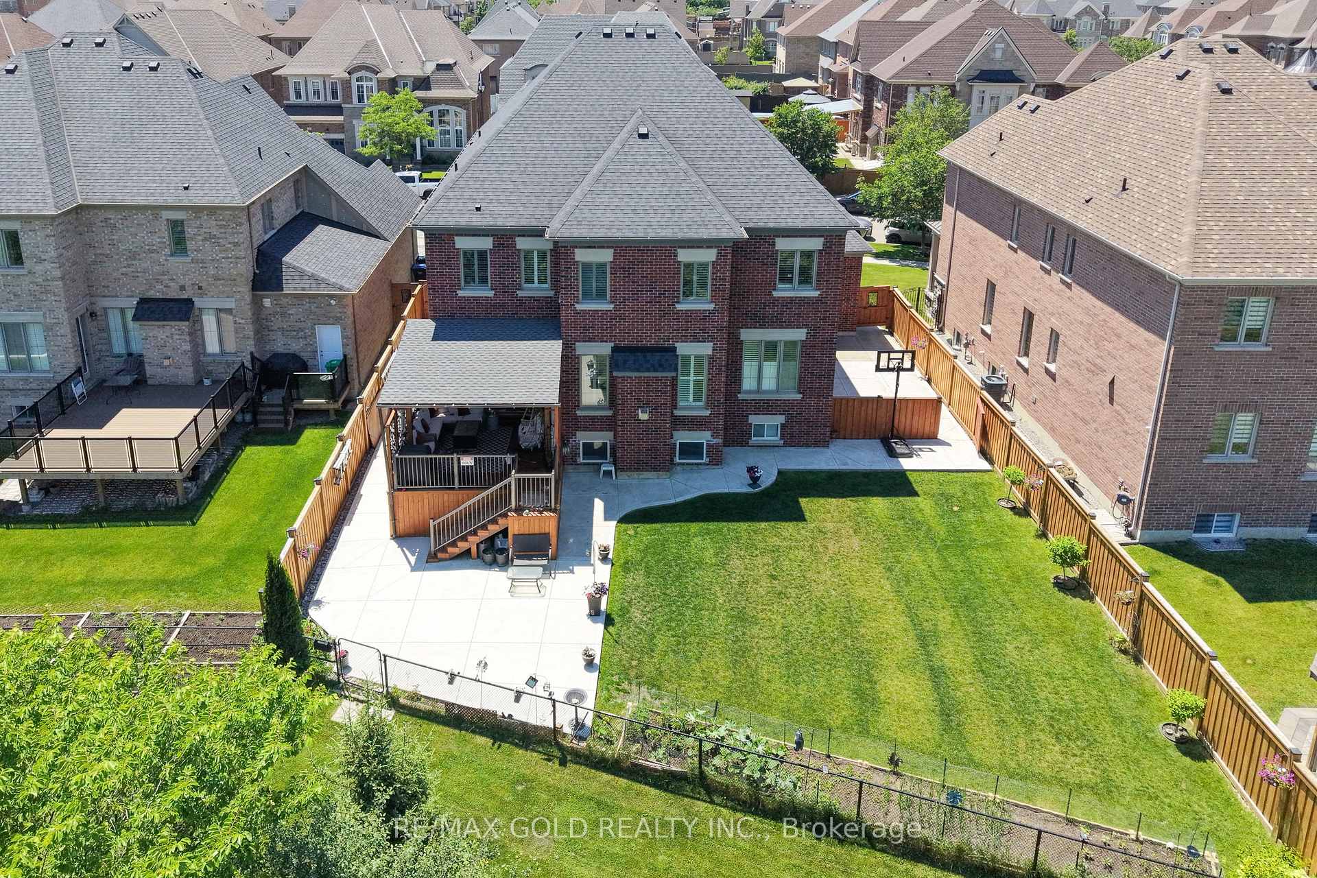 Photo 42 of 26 Spain Crescent, Brampton, Toronto Gore Rural Estate — HOMEH