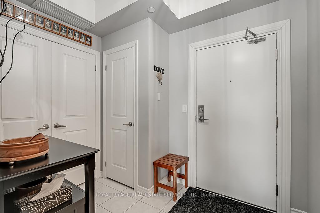 Photo 3 of Unit 207, 2300 Upper Middle Road, Oakville, Glen Abbey — HOMEH