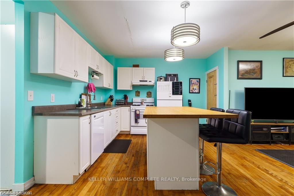 Photo 9 of 219 Avondale Street, Hamilton, Crown Point — HOMEH