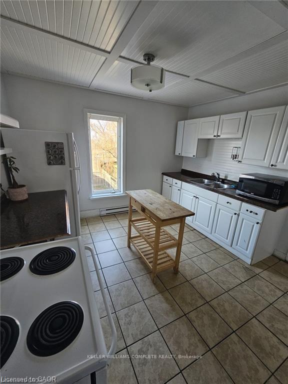 Photo 13 of 219 Avondale Street, Hamilton, Crown Point — HOMEH