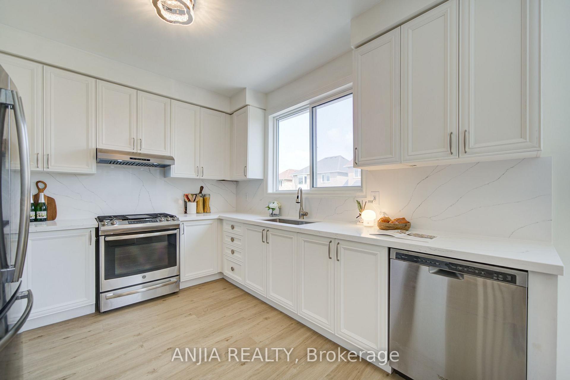 Photo 17 of 16 Staynor Crescent, Markham, Wismer — HOMEH