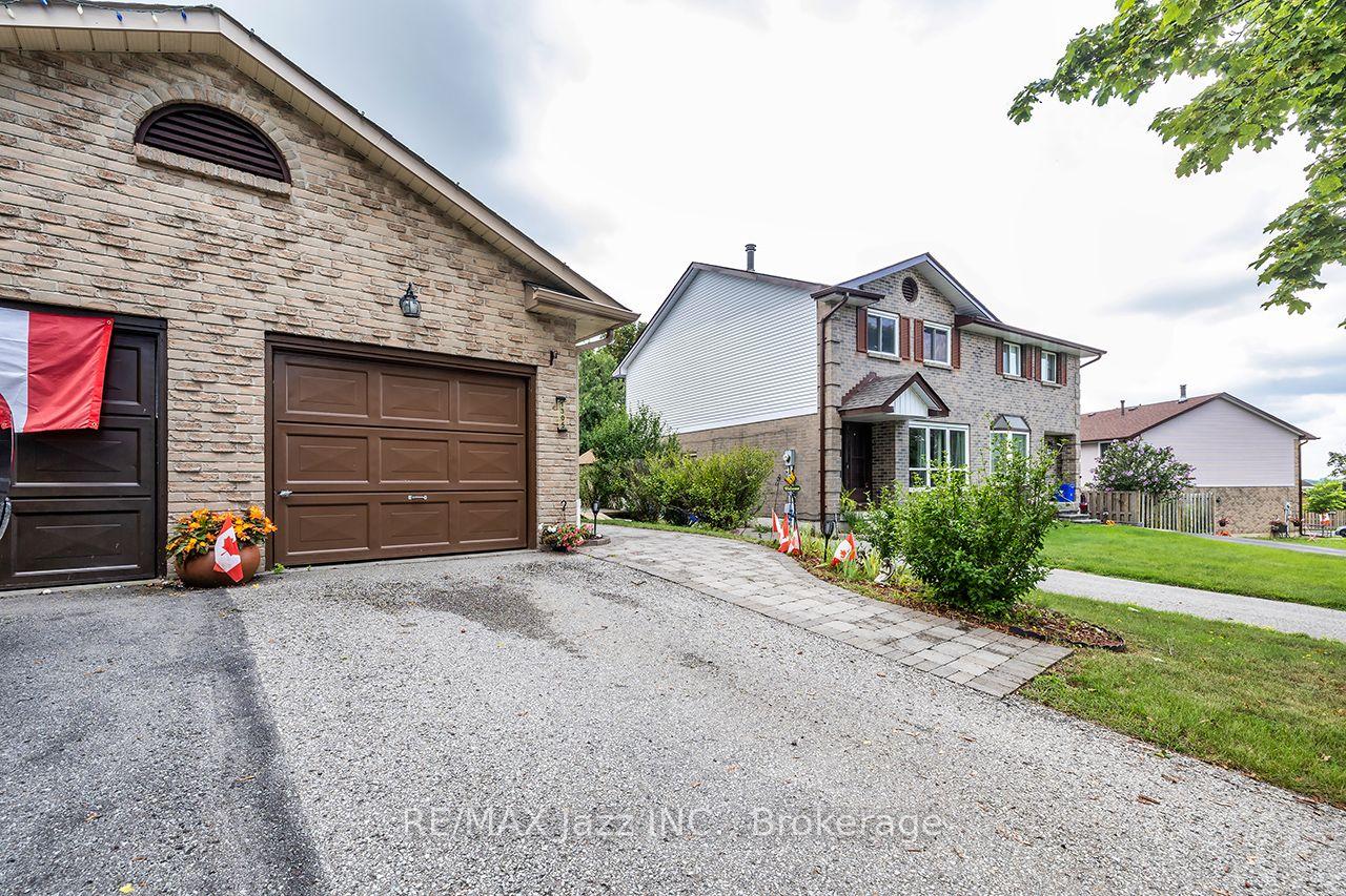 Photo 2 of 1305 Sunnybrae Crescent, Oshawa, Donevan — HOMEH