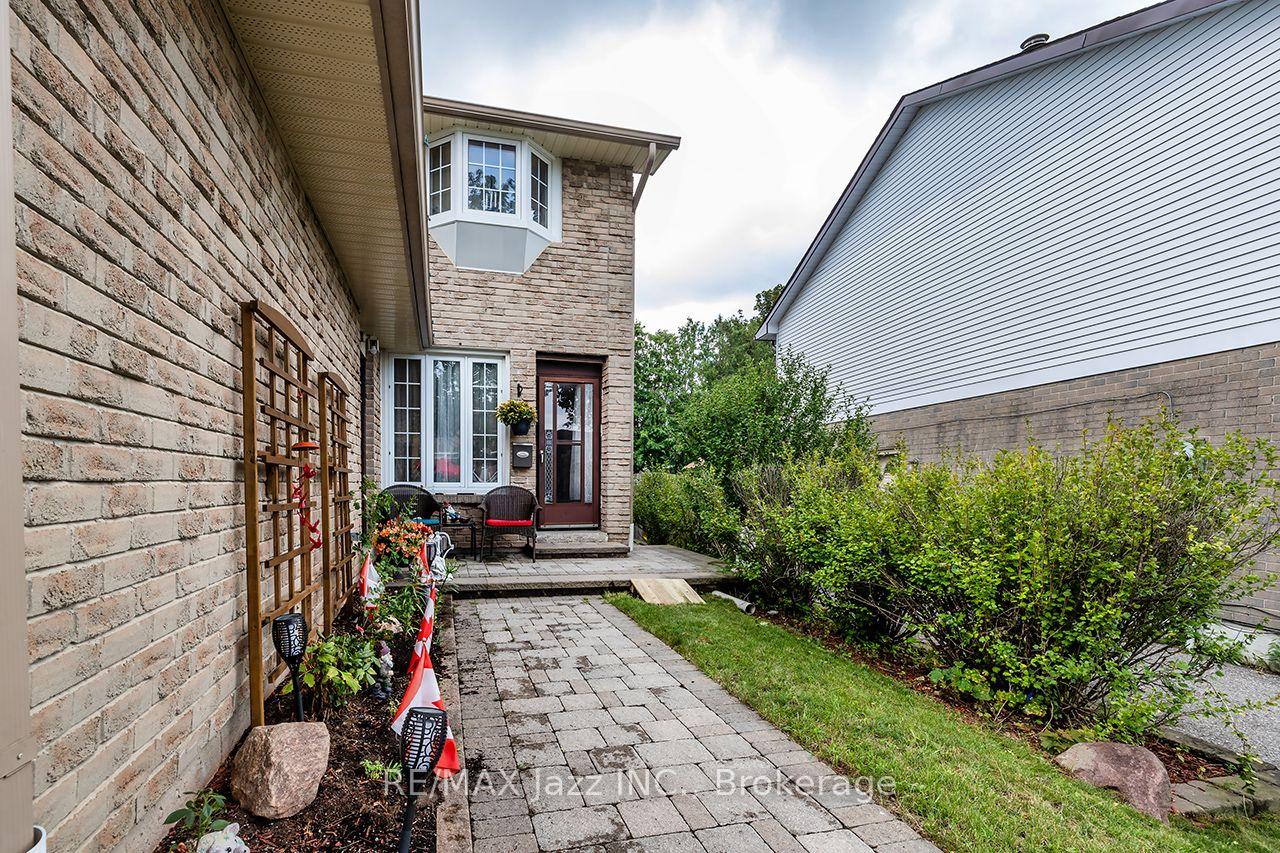 Photo 4 of 1305 Sunnybrae Crescent, Oshawa, Donevan — HOMEH