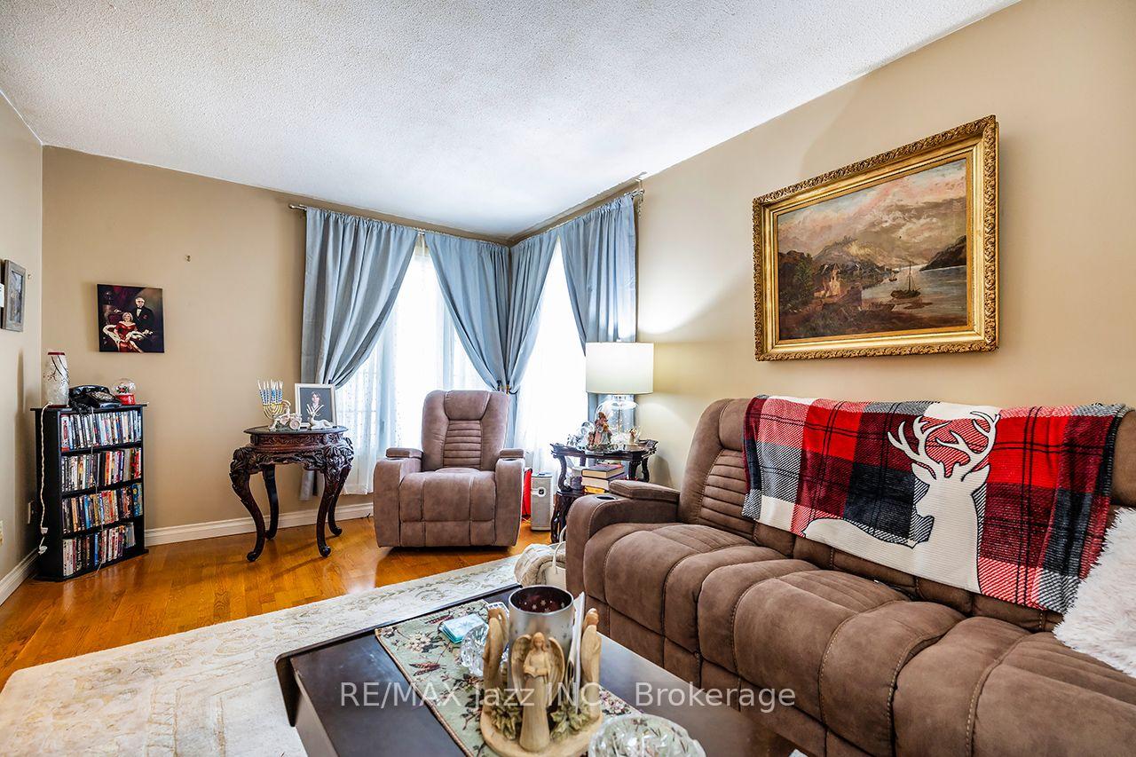 Photo 10 of 1305 Sunnybrae Crescent, Oshawa, Donevan — HOMEH