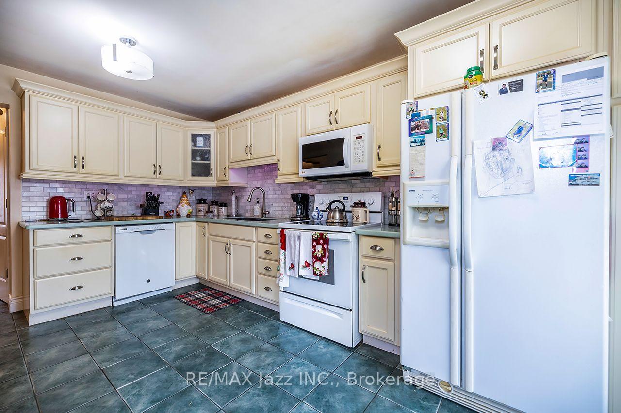 Photo 12 of 1305 Sunnybrae Crescent, Oshawa, Donevan — HOMEH