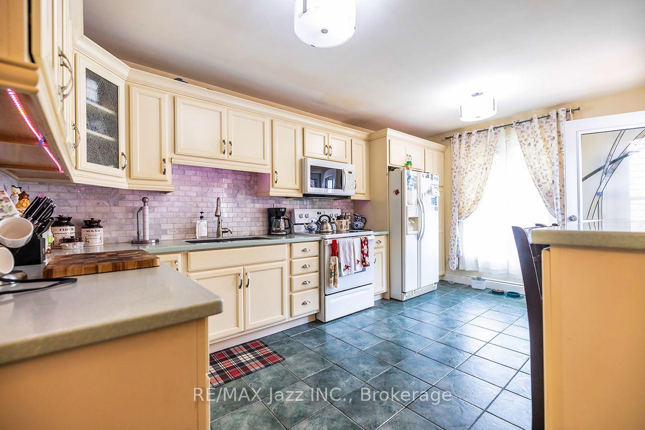 Photo 15 of 1305 Sunnybrae Crescent, Oshawa, Donevan — HOMEH