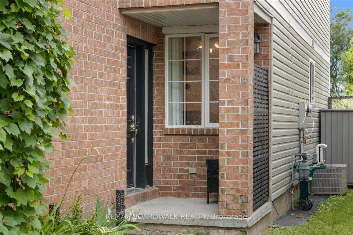 Photo 4 of 5 Gleeson Way, Ottawa, Barrhaven - Longfields — HOMEH