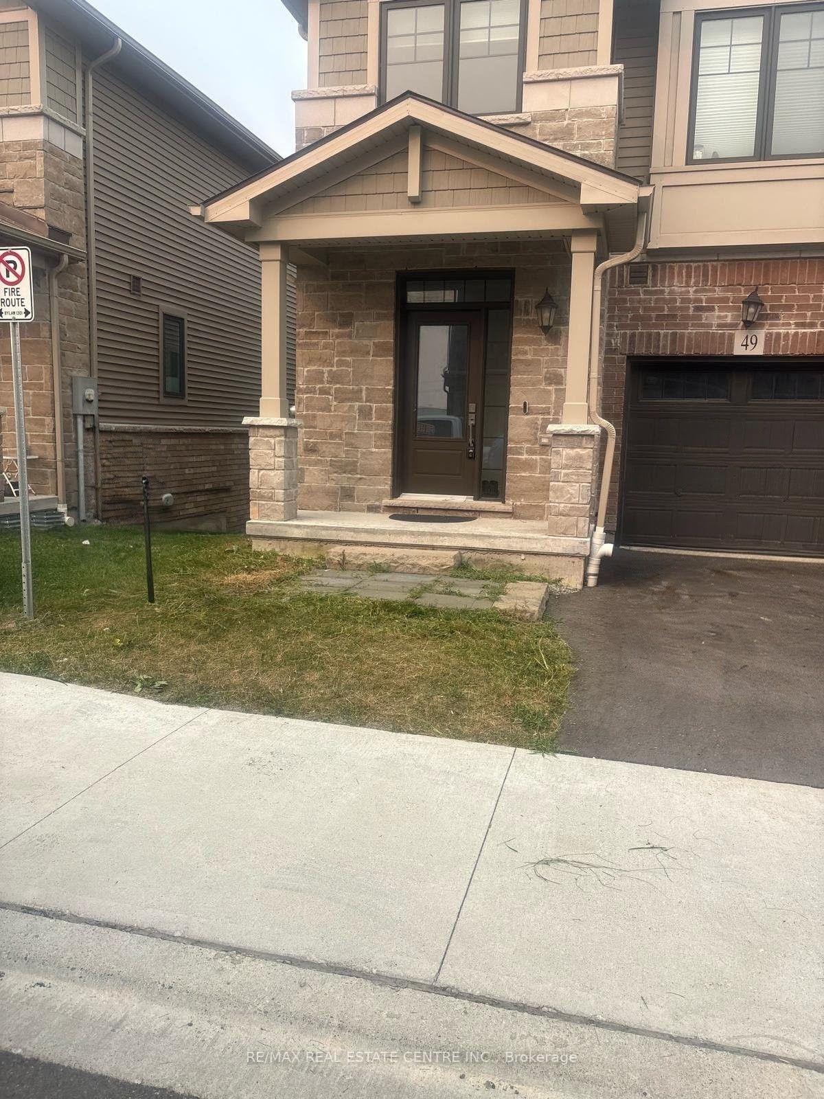 Front of Unit 49, 100 Hollywood Court