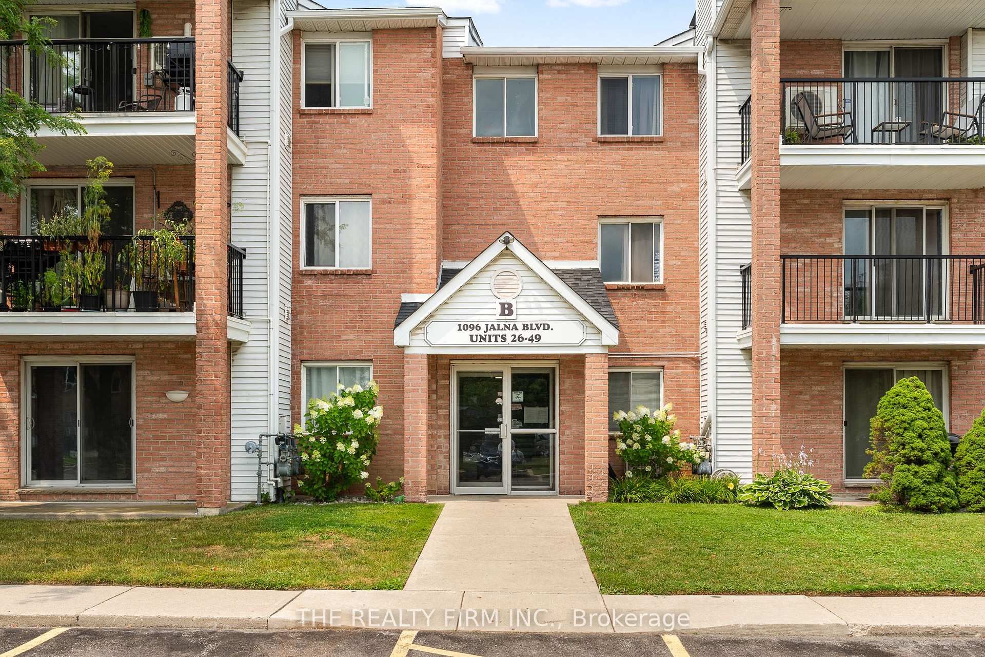 Front of Unit 40, 1096 Jalna Boulevard