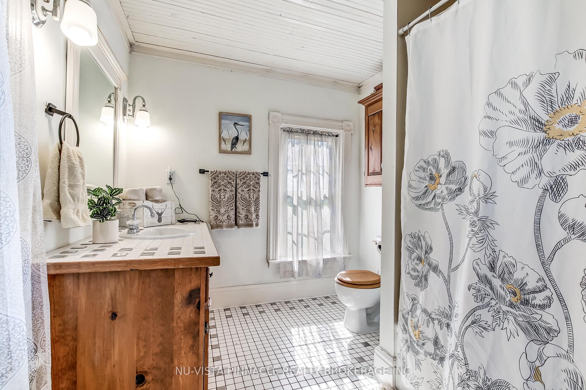 Photo 14 of 4378 Mcgillivray Drive W, North Middlesex, Brinsley — HOMEH