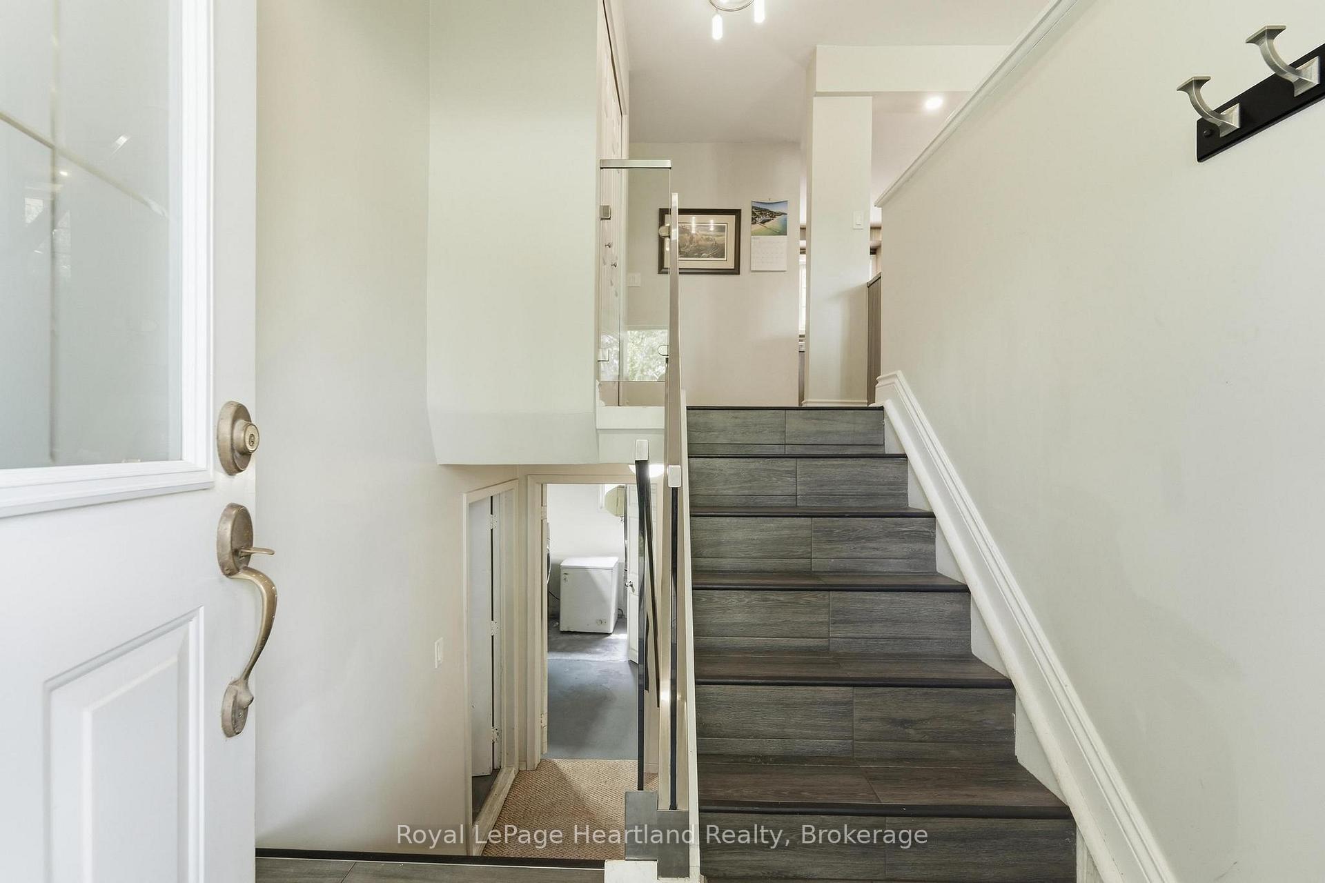 Photo 4 of 223 Kemp Crescent, Stratford — HOMEH