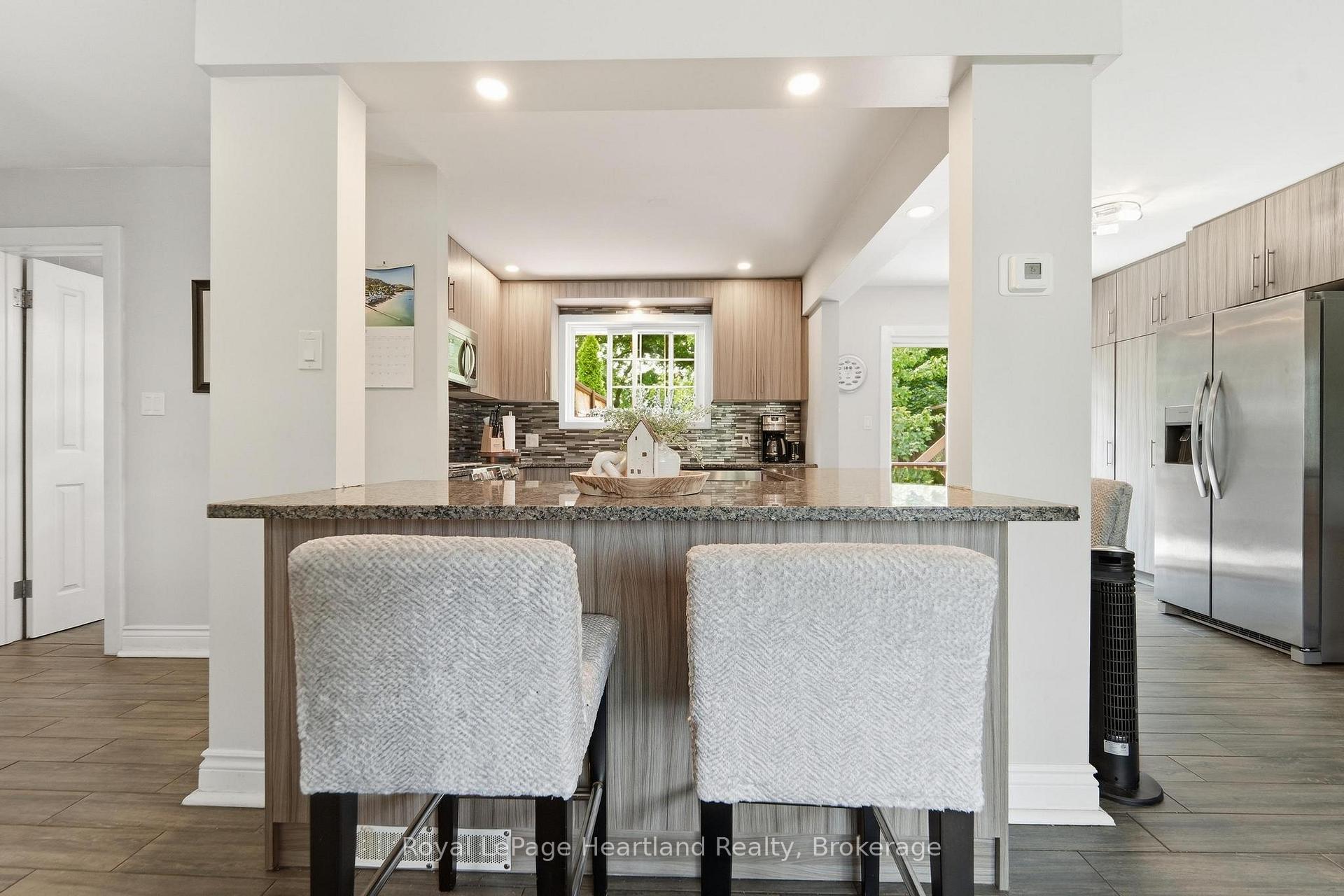 Photo 10 of 223 Kemp Crescent, Stratford — HOMEH