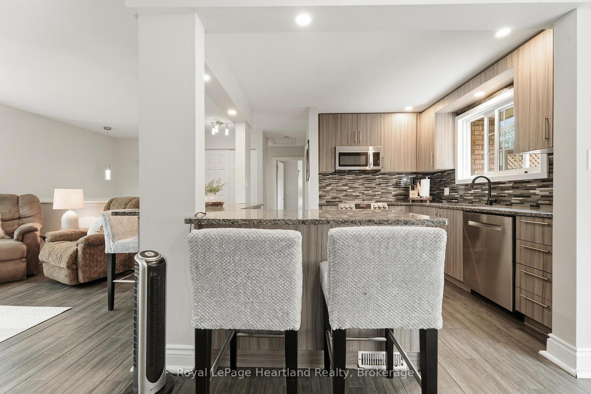 Photo 11 of 223 Kemp Crescent, Stratford — HOMEH