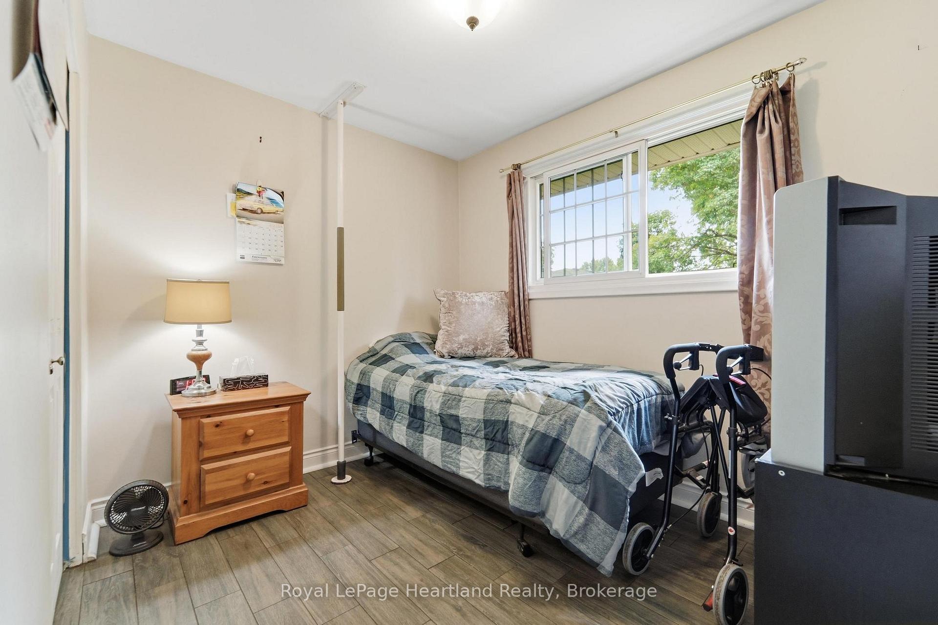 Photo 19 of 223 Kemp Crescent, Stratford — HOMEH