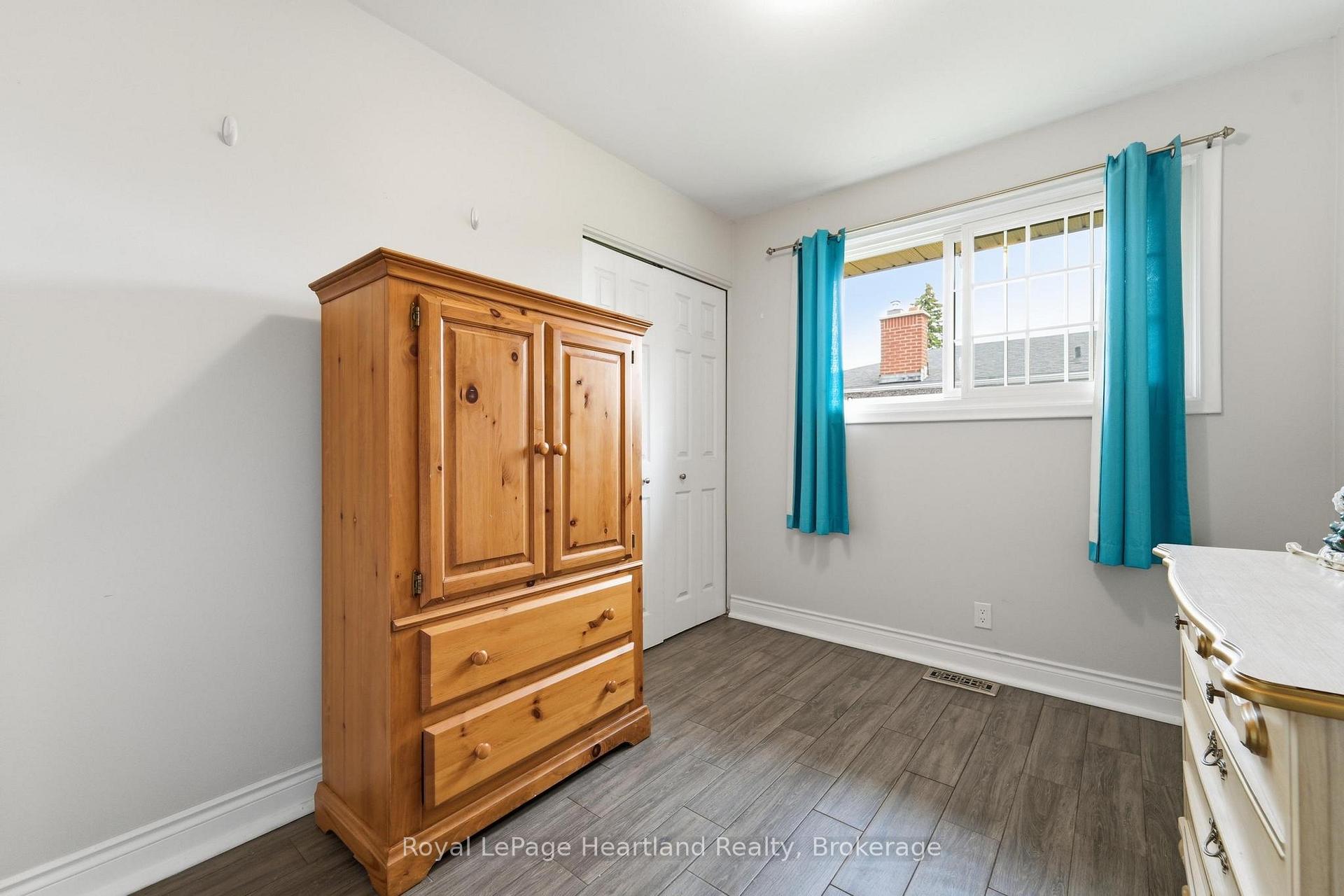 Photo 20 of 223 Kemp Crescent, Stratford — HOMEH
