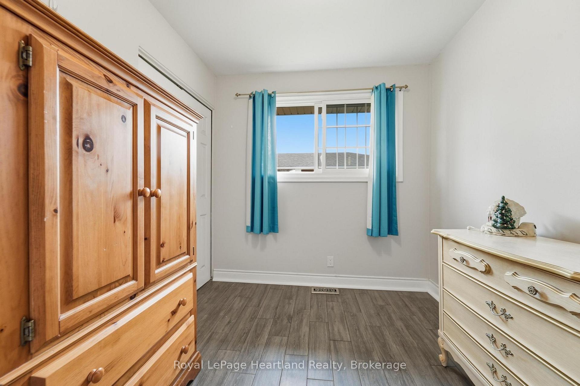 Photo 21 of 223 Kemp Crescent, Stratford — HOMEH