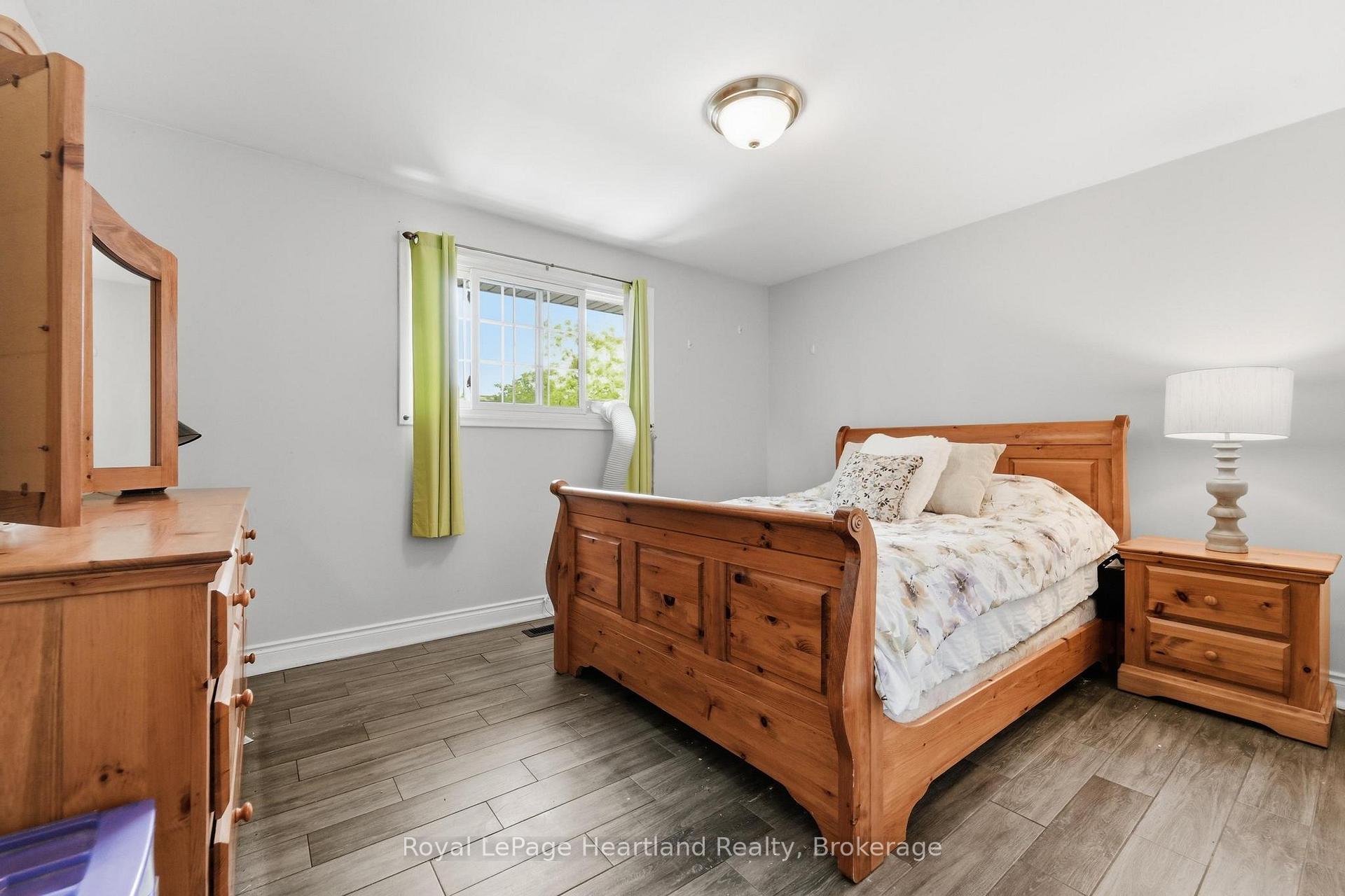 Photo 22 of 223 Kemp Crescent, Stratford — HOMEH