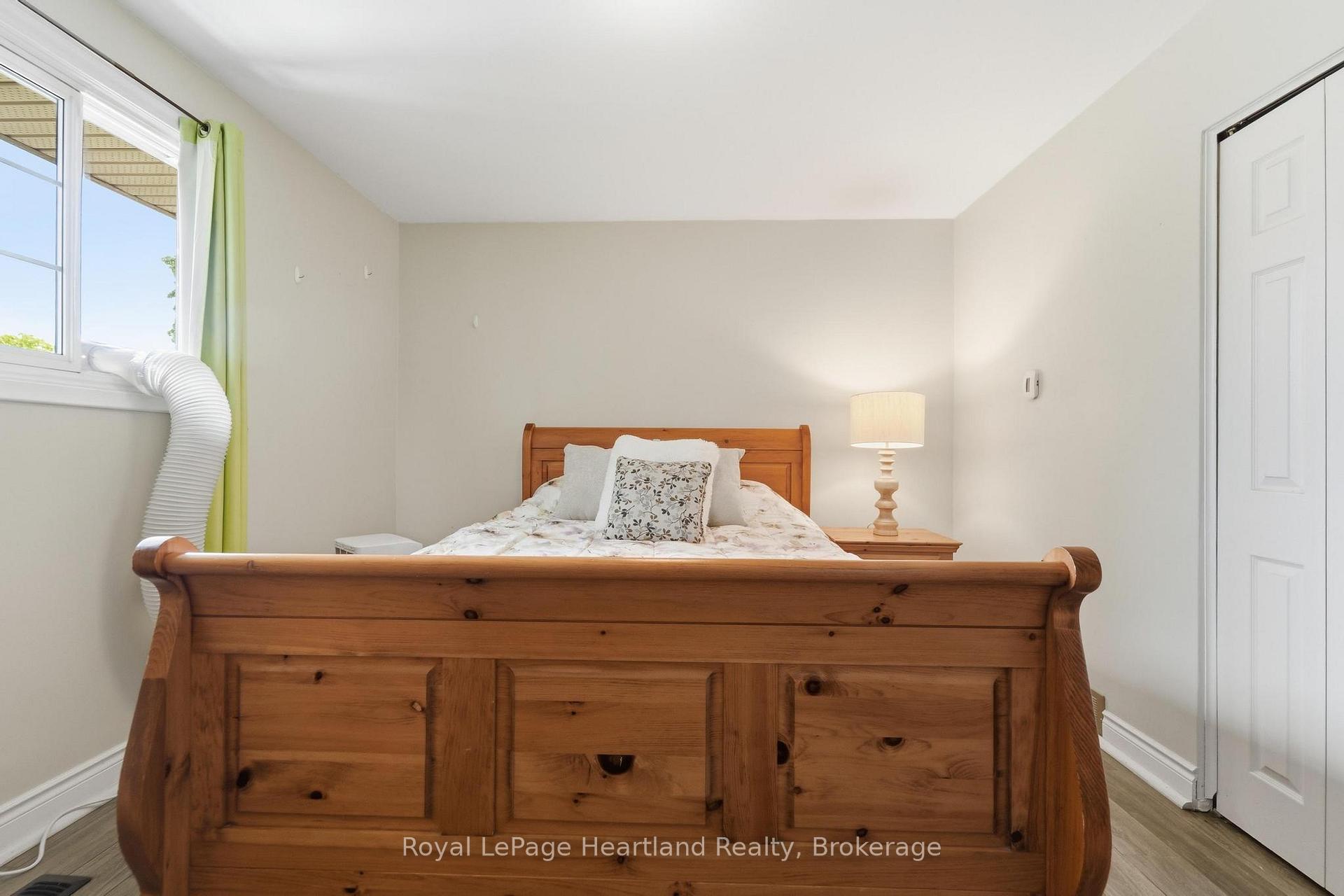 Photo 23 of 223 Kemp Crescent, Stratford — HOMEH