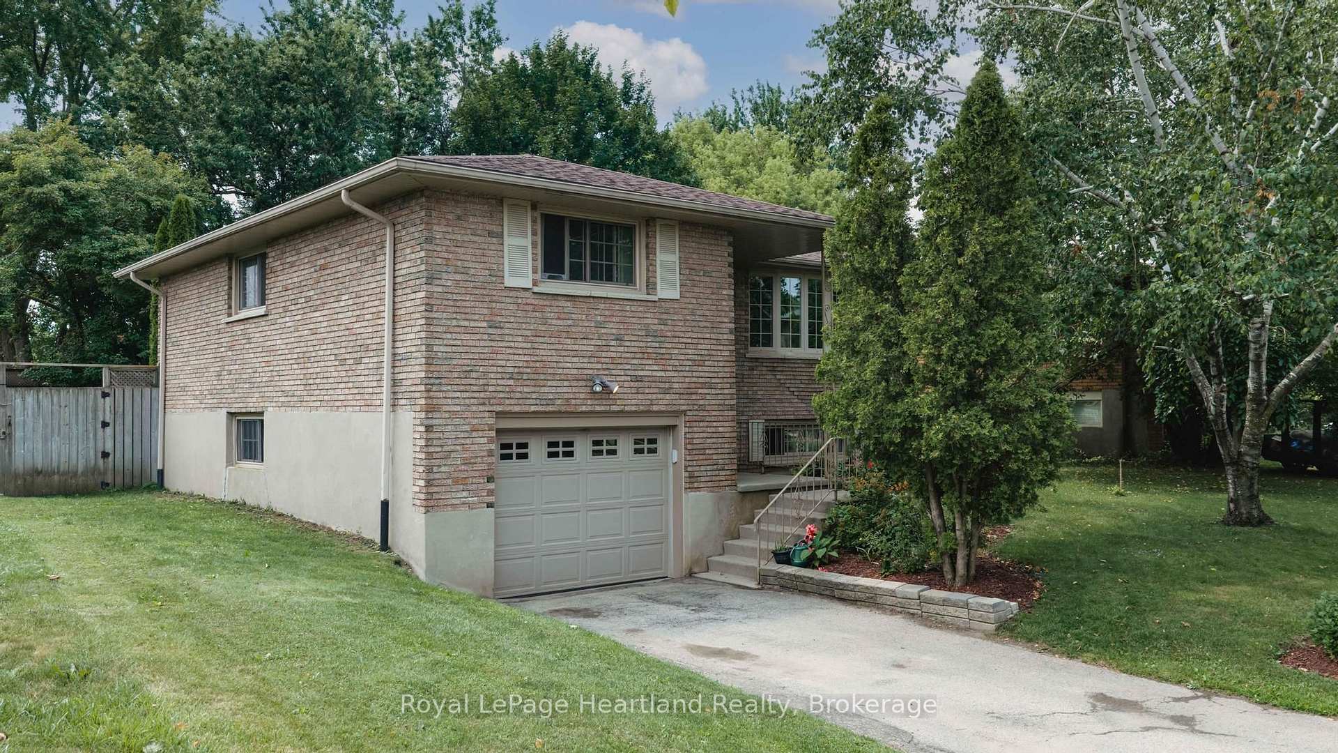Photo 42 of 223 Kemp Crescent, Stratford — HOMEH
