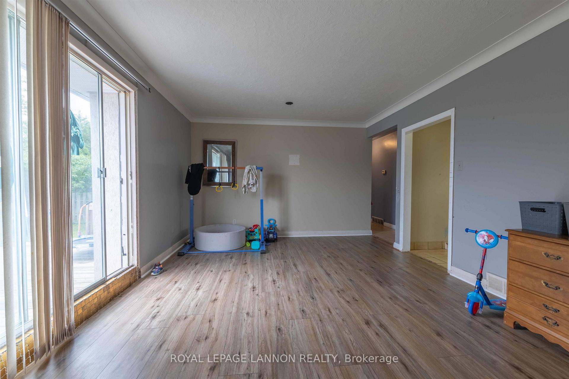 Photo 5 of 468 Heather Crescent, Thunder Bay, Green Acres — HOMEH