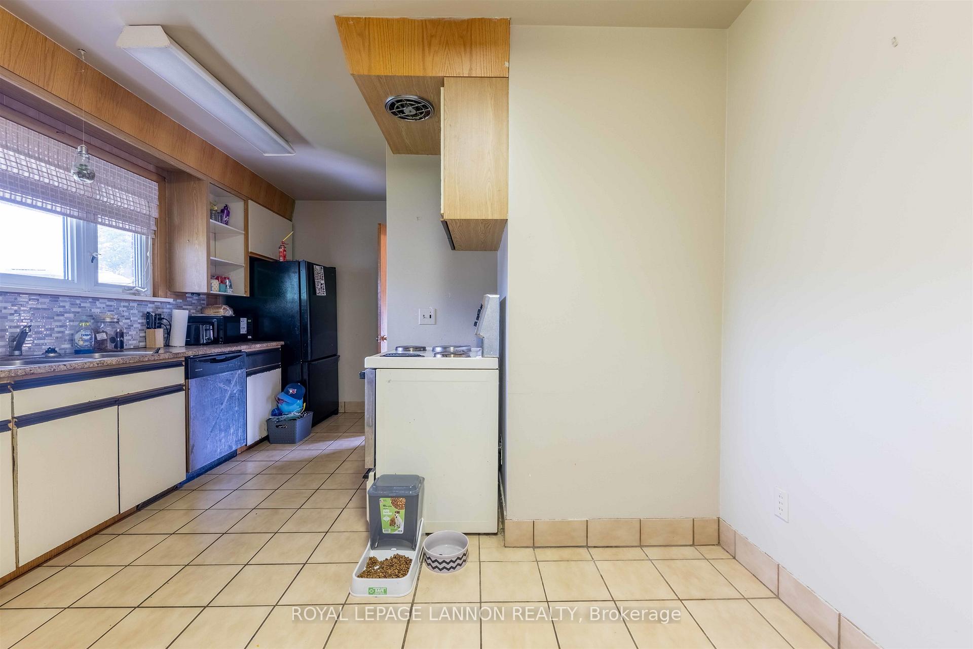 Photo 10 of 468 Heather Crescent, Thunder Bay, Green Acres — HOMEH