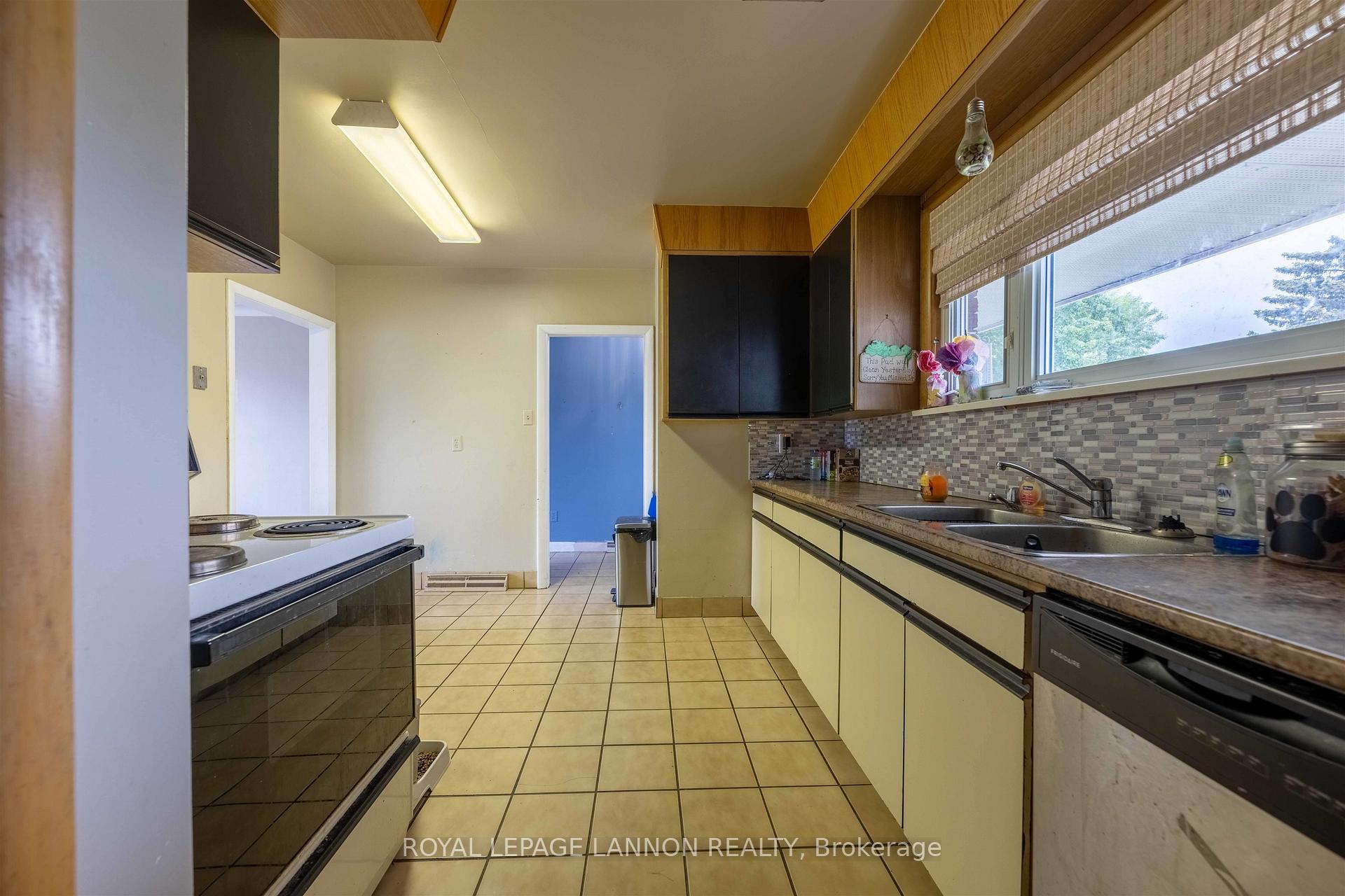 Photo 11 of 468 Heather Crescent, Thunder Bay, Green Acres — HOMEH