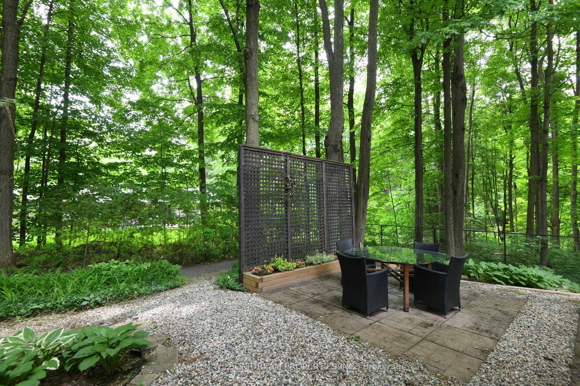 Photo 3 of 11 Burrows Road, Ottawa, Rothwell Heights — HOMEH
