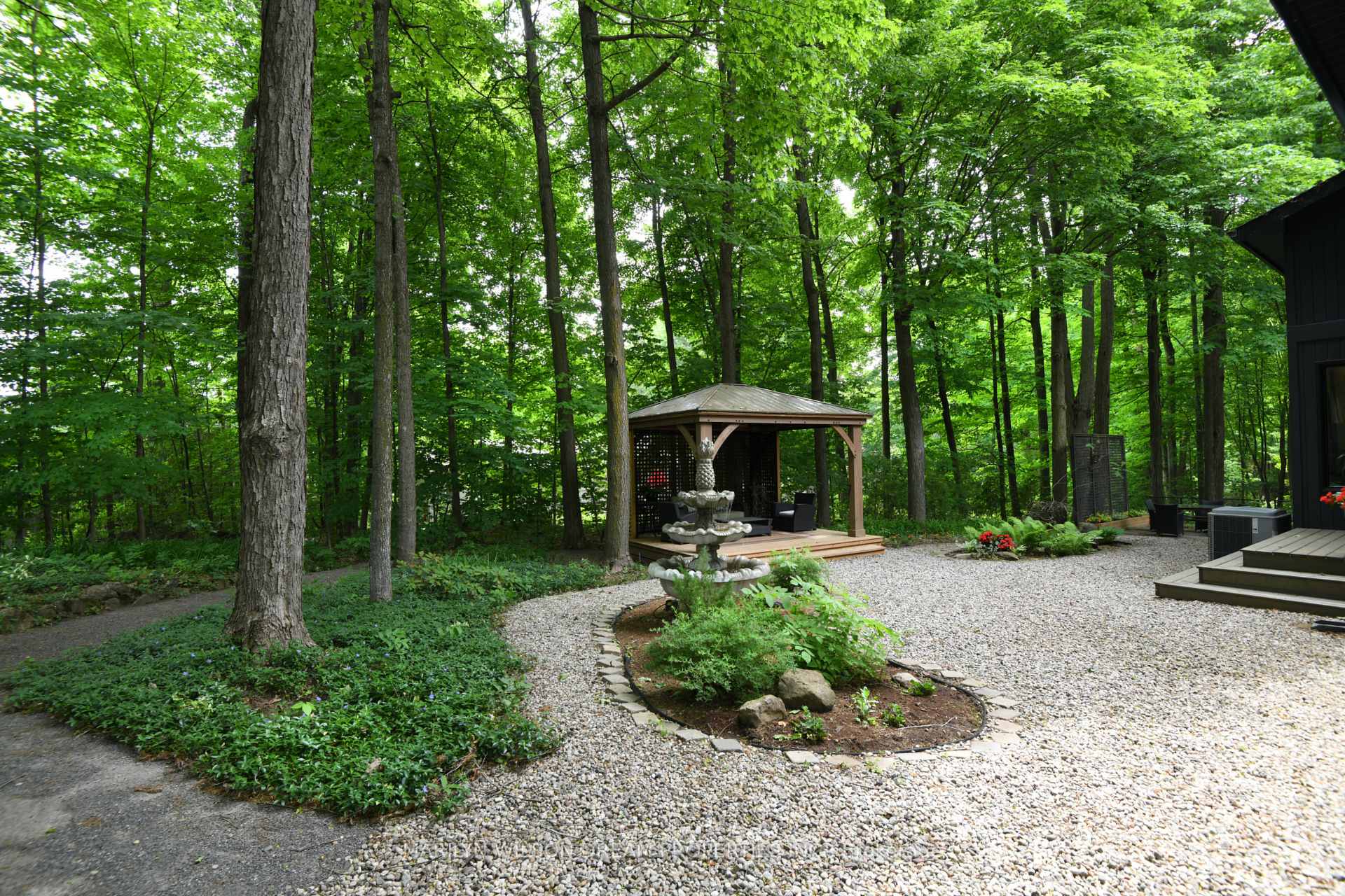 Photo 4 of 11 Burrows Road, Ottawa, Rothwell Heights — HOMEH