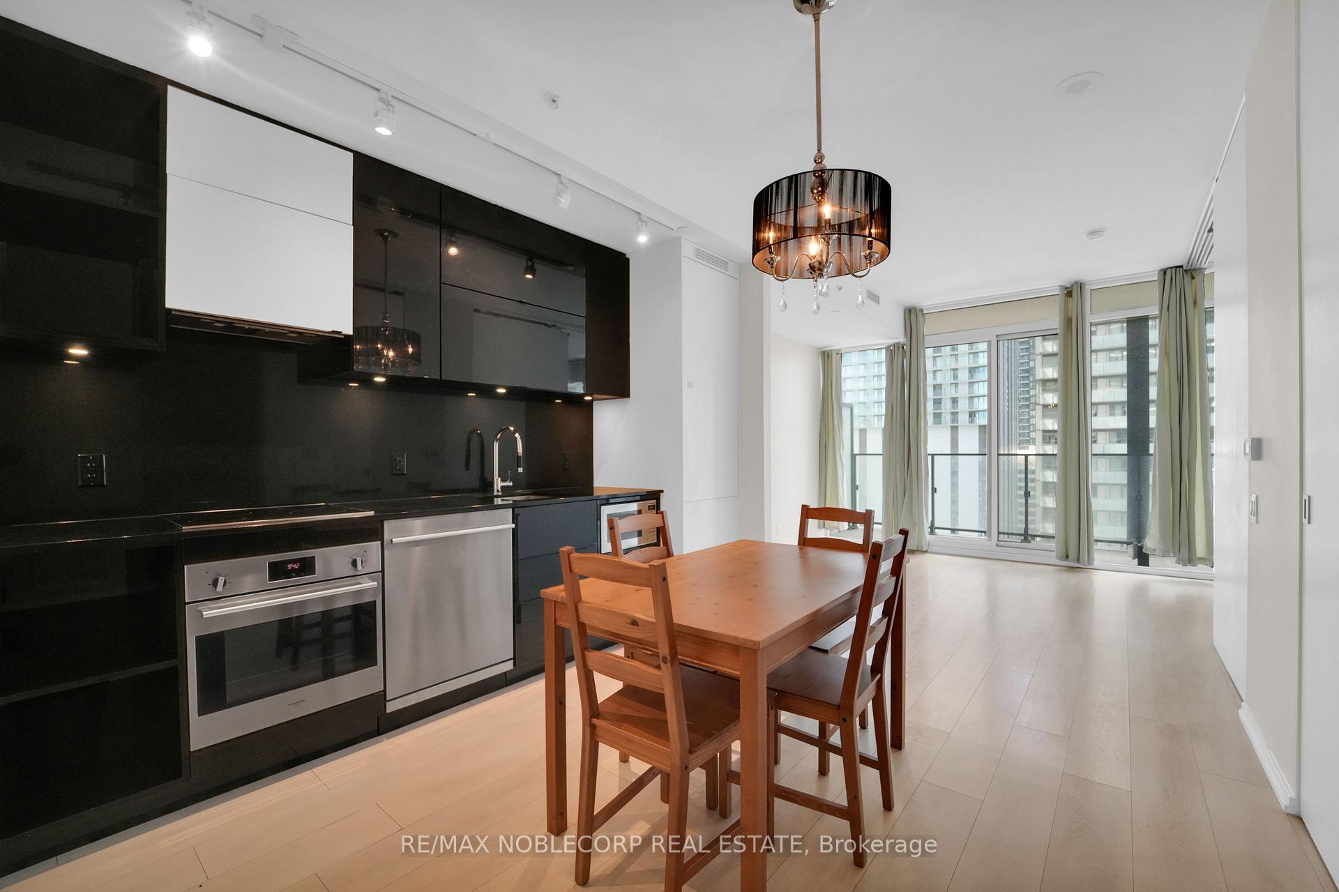 Photo 3 of Unit 2111, 125 Peter Street, Toronto, Waterfront Communities — HOMEH