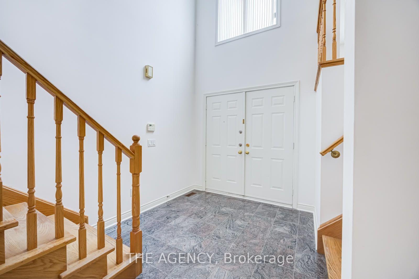 Photo 2 of 68 Townsgate Drive, Vaughan, Crestwood-Springfarm-Yorkhill — HOMEH