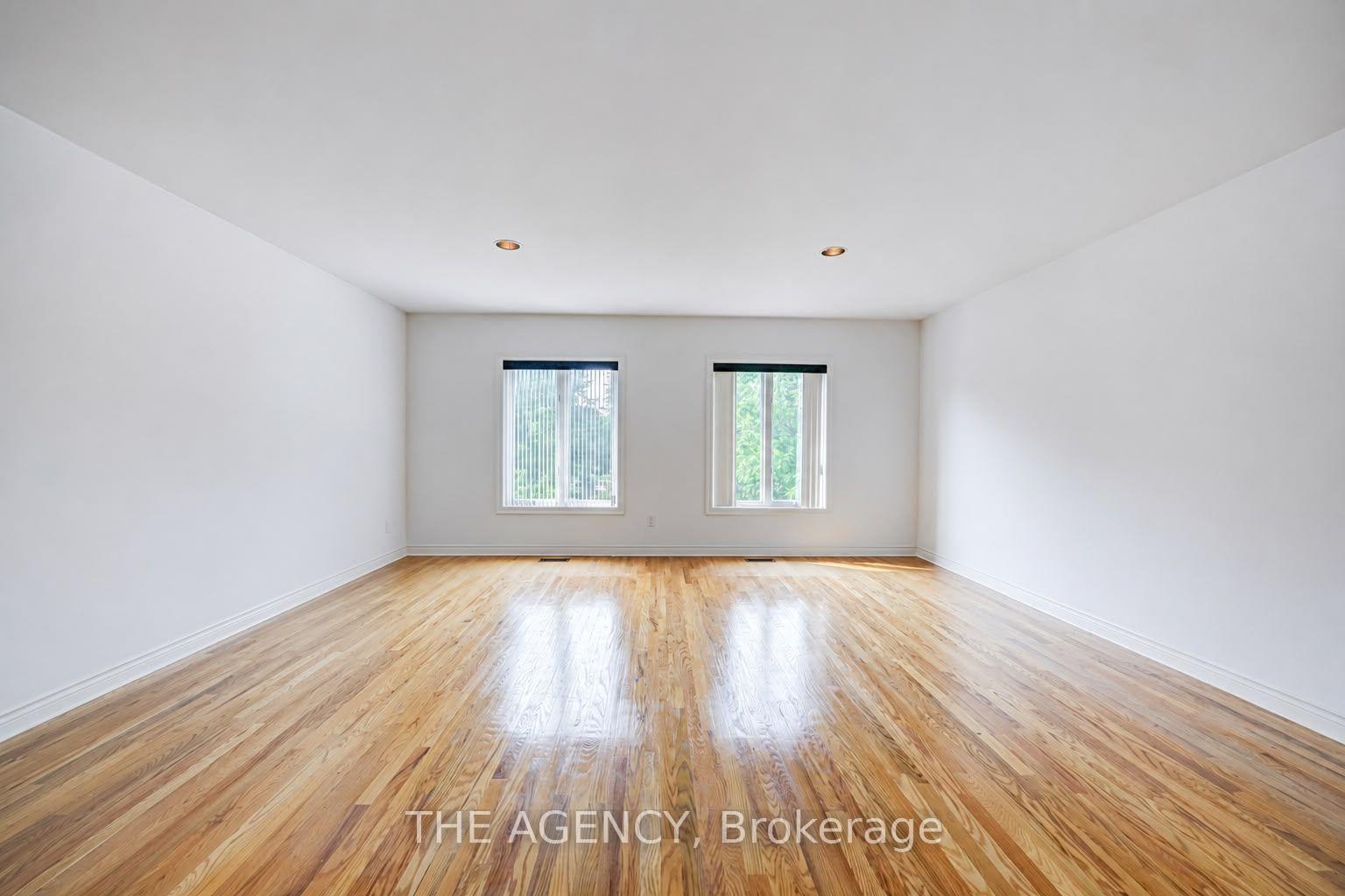 Photo 5 of 68 Townsgate Drive, Vaughan, Crestwood-Springfarm-Yorkhill — HOMEH