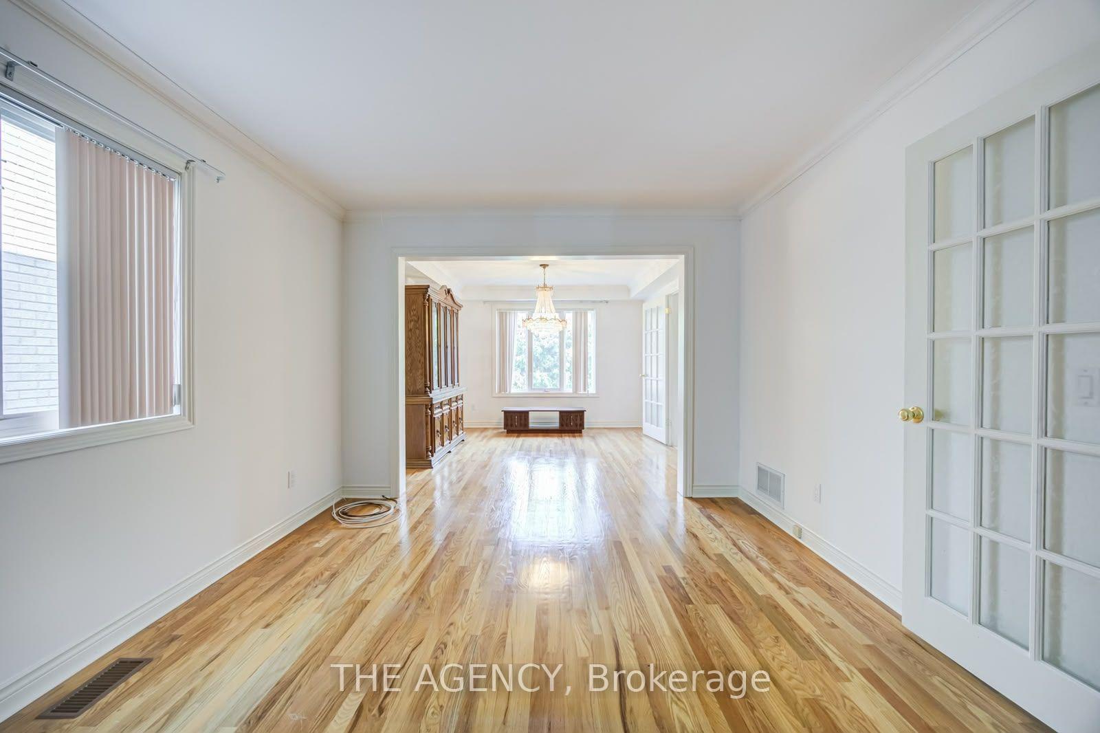 Photo 6 of 68 Townsgate Drive, Vaughan, Crestwood-Springfarm-Yorkhill — HOMEH