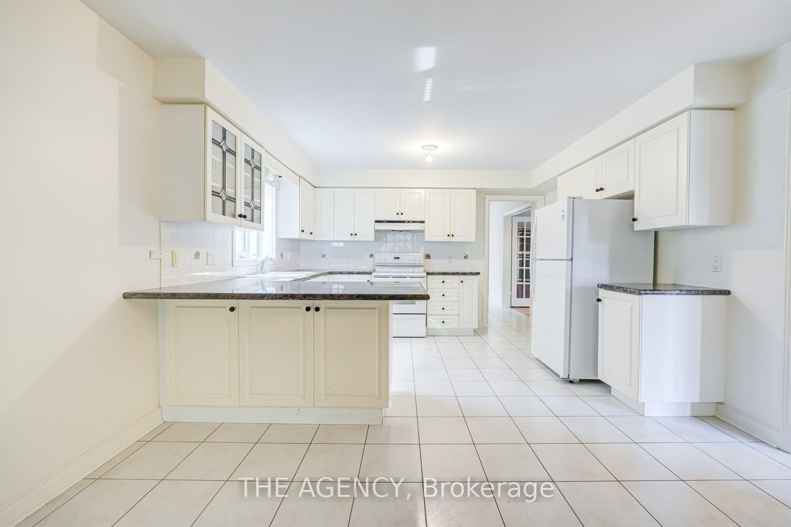 Photo 8 of 68 Townsgate Drive, Vaughan, Crestwood-Springfarm-Yorkhill — HOMEH