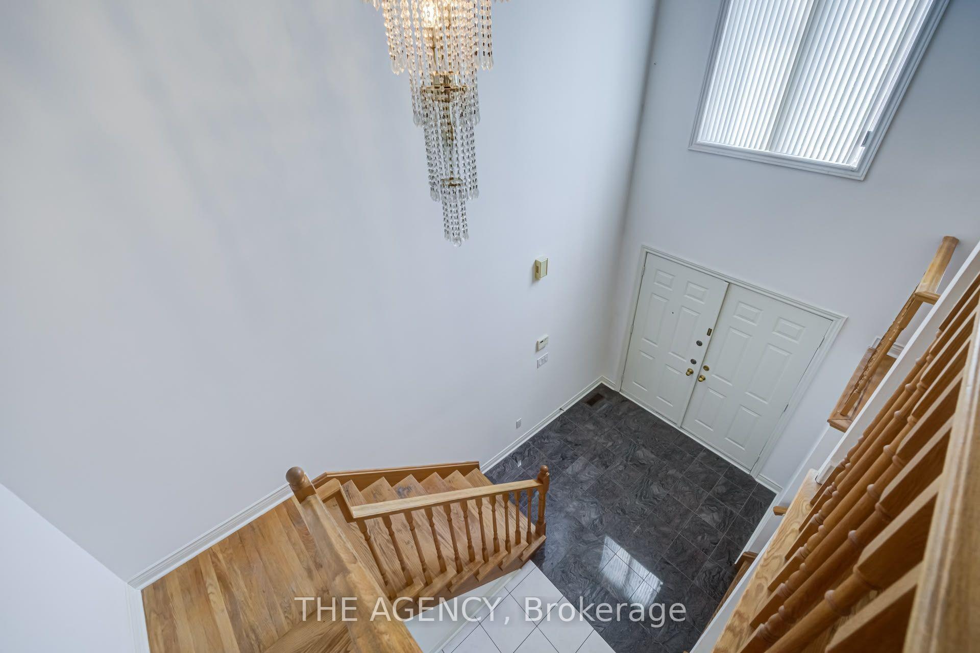 Photo 11 of 68 Townsgate Drive, Vaughan, Crestwood-Springfarm-Yorkhill — HOMEH